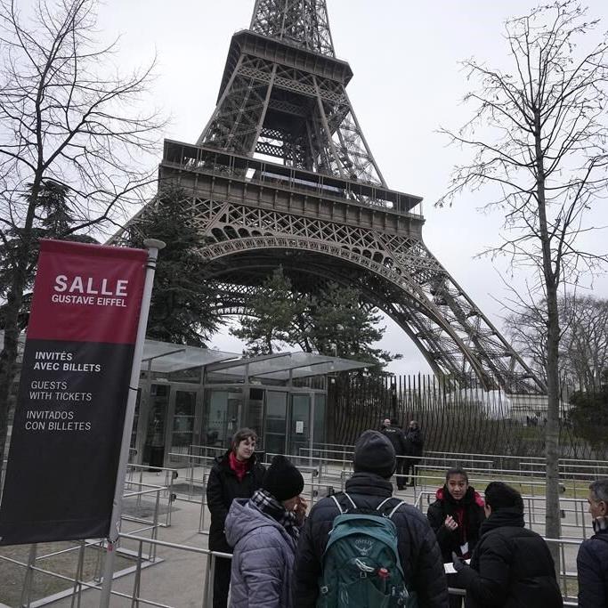 Employees' strike at the Eiffel Tower turns visitors away for a second day